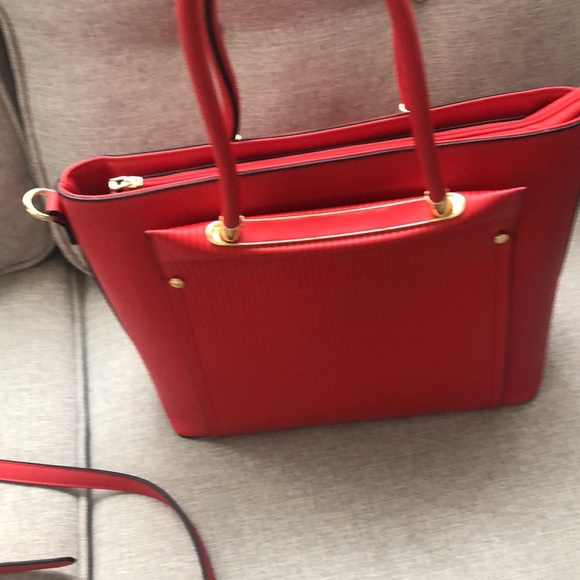 Beautiful red Satchel bag - Picture 4 of 10